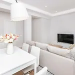 Eugenio City Center Apartment
